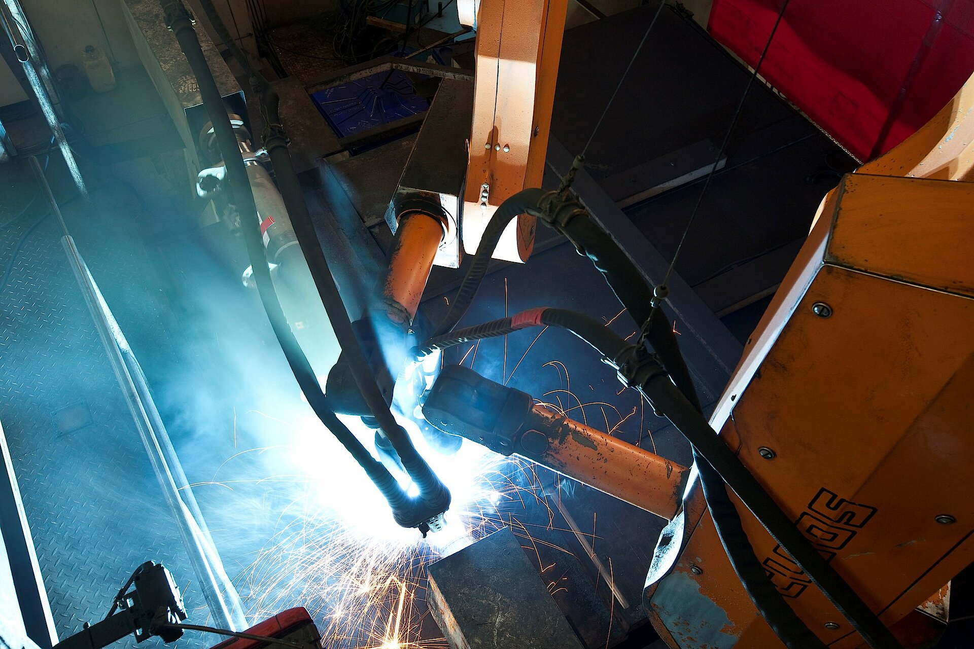 Modern welding robot at the Bessenbach location